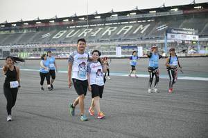 BIB: 1034, 13534, 13235
                            <button type="button" onclick="openModal(10716154)" class="btn btn-primary btn-sm float-right btn-popup" data-toggle="modal" data-target=".modal-high-quality">
                        <i class="fas fa-shopping-cart"></i> Add to Cart
                    </button>
                                            <button type="button" onclick="isThisMe(10716154, true)" class="btn btn-success btn-sm float-right btn-popup btn-isme hidden" data-toggle="tooltip" data-placement="bottom" title="นี่คือรูปของคุณใช่ไหม คลิกที่นี่เพื่อเอาเข้าอัลบั้ม">
                        <i class="fas fa-plus"></i> Add to album
                    </button>
                    <button type="button" onclick="isThisMe(10716154, false)" class="btn btn-warning btn-sm float-right btn-popup btn-isnotme hidden">
                        <i class="fas fa-ban"></i> Remove from album
                    </button>